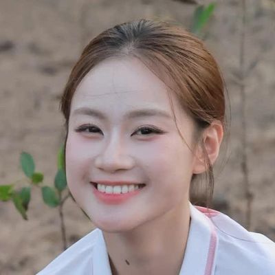 Người đẹp Hoa hậu Việt Nam lấm lem bùn đất, phủ xanh rừng ngập mặn
