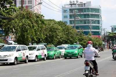 Hà Nội: Gần 200 DN taxi, vận tải khách cam kết giảm giá cước