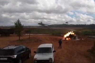 Trực thăng Ka-52 Nga tập trận 'cướp cò' phóng tên lửa vào khán giả