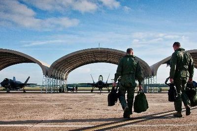 Quá mệt mỏi, Lầu Năm Góc cho F-35 về 'hưu non'