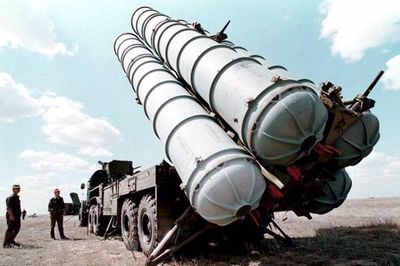 Nga bắt đầu chuyển các hệ thống tên lửa S-300 tới Syria