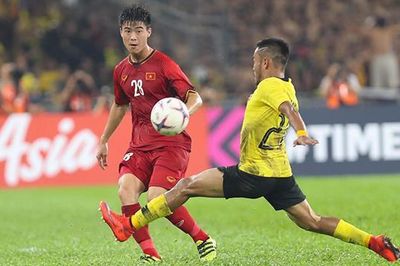 'Chiếc lá rơi' cũng làm tuyển Malaysia… giật mình