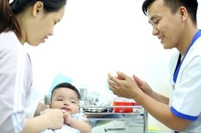 Phụ huynh cần chú ý sau khi tiêm vaccine cho trẻ