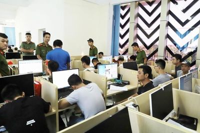 Dẫn độ hơn 380 người điều hành đường dây đánh bạc và cá cược trên mạng 'khủng' nhất từ trước tới nay về Trung Quốc