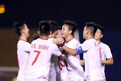 HLV Hoàng Anh Tuấn không coi trọng thành tích: U18 VN cần gì Thái Lan 'cứu'!