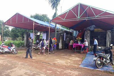 Vụ 3 thanh niên bị nước cuốn khi tắm thác:Tang thương bao trùm phố huyện