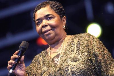 Cesária Évora - 'diva chân trần' được Google Doodle vinh danh