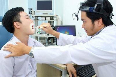 Vì sao viêm họng quá hai ngày cần đi khám ngay?