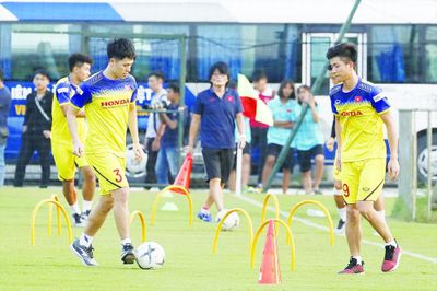Việt Nam vs Malaysia: Những khó khăn chất chồng