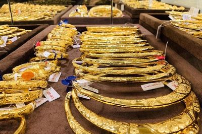 Giá vàng lao dốc không phanh sau sự trỗi dậy của thị trường chứng khoán