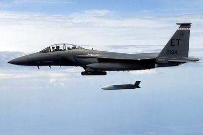 Mỹ không kích kho đạn dược của chính mình ở Syria