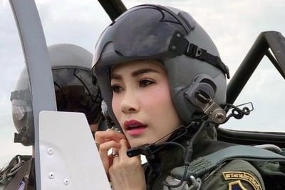 Vua Thái Lan hủy mọi tước hiệu của hoàng quý phi