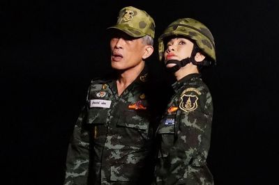 Phạm tội bất trung với nhà vua và âm mưu tiếm ngôi Hoàng hậu, 'Hoàng quý phi' Thái Lan bị phế truất