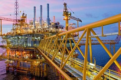 Giá dầu thô tương đối ổn định trước dữ liệu kém về khối sản xuất công nghiệp Trung Quốc