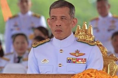 Nhà vua Thái Lan sa thải hàng loạt quan chức vì có 'hành vi bạo lực'