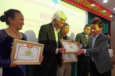 Biểu dương 52 người cao tuổi tham gia xây dựng hệ thống chính trị tại thôn, tổ dân phố (2014 - 2019)