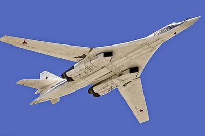 F-35 bị 'ông lão' Tu-160 cho 'hít khói': Oan cho chiếc tiêm kích?