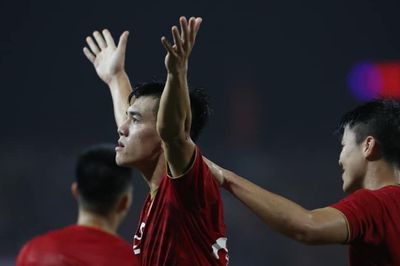 BÌNH LUẬN: Tiến Linh 'đấm bốc'