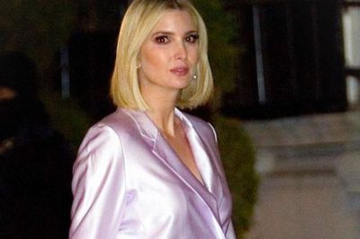 Ivanka mặc 'đồ ngủ' hồng làm dân mạng xôn xao