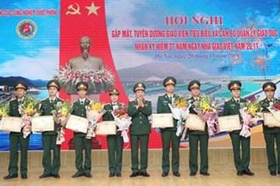 Các học viện, nhà trường Quân đội mít tinh chào mừng Ngày Nhà giáo Việt Nam