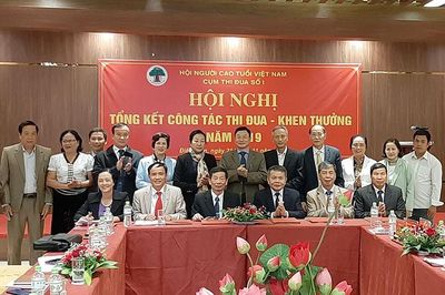 Người cao tuổi tiếp tục phát huy vai trò 'tuổi cao, gương sáng'