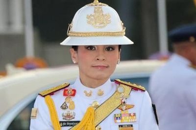 Hoàng hậu Thái Lan 'biến hóa' liên tục sau khi Hoàng quý phi bị phế truất, khoe vẻ đẹp cá tính trong sự kiện mới nhất