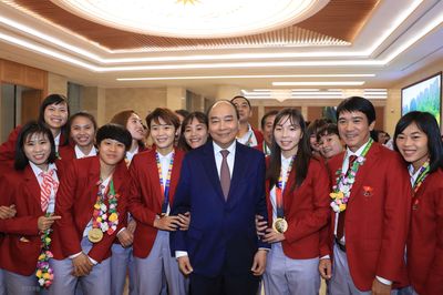 Thủ tướng giải thích lý do gặp mặt sớm nhà vô địch bóng đá SEA Games