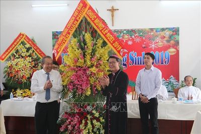 Phó Thủ tướng Trương Hòa Bình thăm, chúc mừng Giáng sinh tại Tiền Giang
