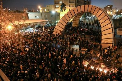 Biểu tình gây sức ép sau khi Iran thừa nhận bắn rơi máy bay của Ukraine