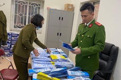 Hà Nội: Mua khẩu trang nhập lậu để bán gấp 4 lần kiếm lời