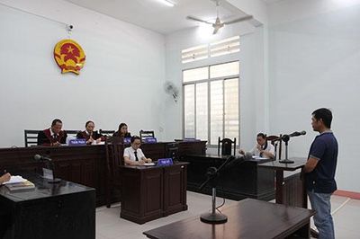 Lãnh 2 năm tù vì bán bột ngọt giả