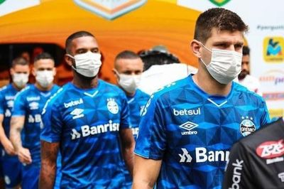Cách phản đối của CLB Brazil khi ra sân giữa đại dịch