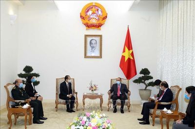 Thủ tướng Nguyễn Xuân Phúc tiếp Đại sứ Campuchia
