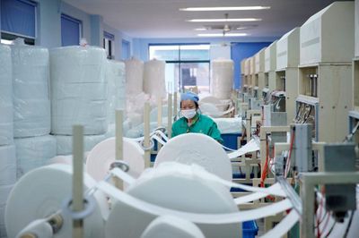 Nhà Trắng nhận hàng chục tấn vật tư y tế từ TQ để chống dịch