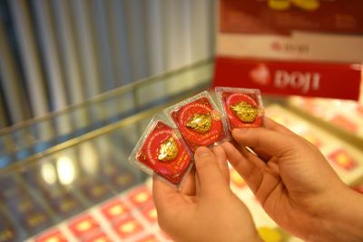 Giá vàng SJC trong nước 'hạ nhiệt' theo đà giảm của vàng thế giới