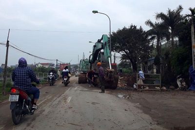 Cải tạo đường, cản trở giao thông, ô nhiễm bùn đất