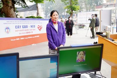 COVID-19: Dùng phần mềm nhận diện khuôn mặt cho 'cây gạo' hỗ trợ người nghèo