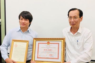UBND TPHCM tặng bằng khen cho 'cha đẻ' ATM gạo