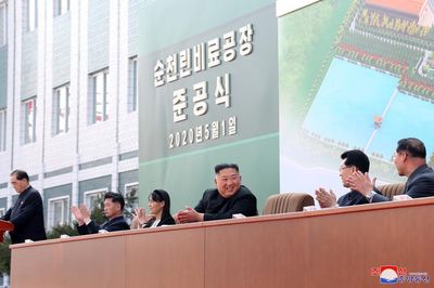 Lãnh đạo Triều Tiên Kim Jong-un lần đầu xuất hiện sau nhiều tuần lễ