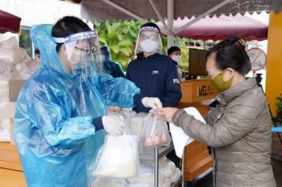 Sáng tạo 'cây gạo NEU' hỗ trợ người nghèo