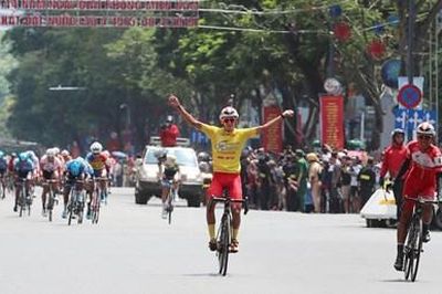 'Non sông liền một dải'