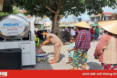 Thị trấn Núi Sập khai trương 'ATM gạo'