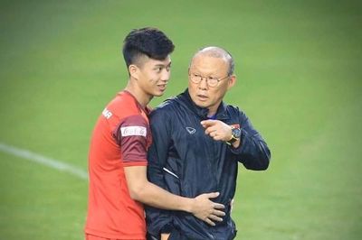 AFC 'mổ xẻ' chiến thuật 3 hậu vệ của thầy Park