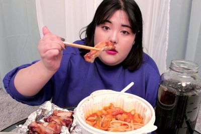 Ăn quá nhiều sẽ khiến da đen sạm, nhăn như người già
