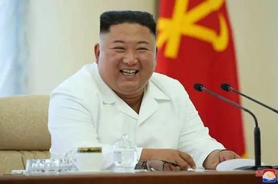 Kim Jong Un họp Bộ Chính trị, yêu cầu xây thêm nhà cho dân