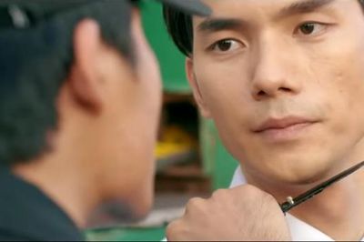 'Tình yêu và tham vọng' tập 28, Minh bị gã mặt sẹo kề dao vào cổ