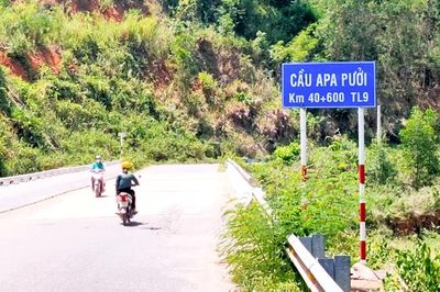 1 cây cầu 2 tên gọi