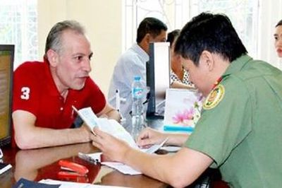 Tự động gia hạn tạm trú cho người nước ngoài