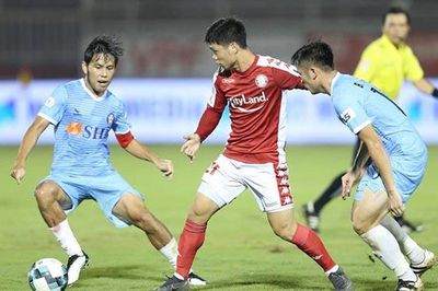 Công Phượng không đủ sức 'đóng nhiều vai' tại TPHCM