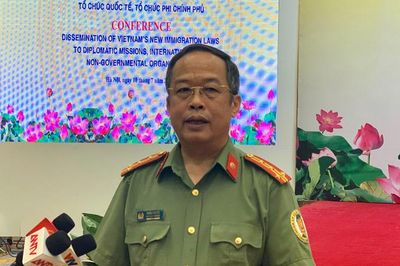 Tạo điều kiện thuận lợi trong việc xuất, nhập cảnh tại Việt Nam
